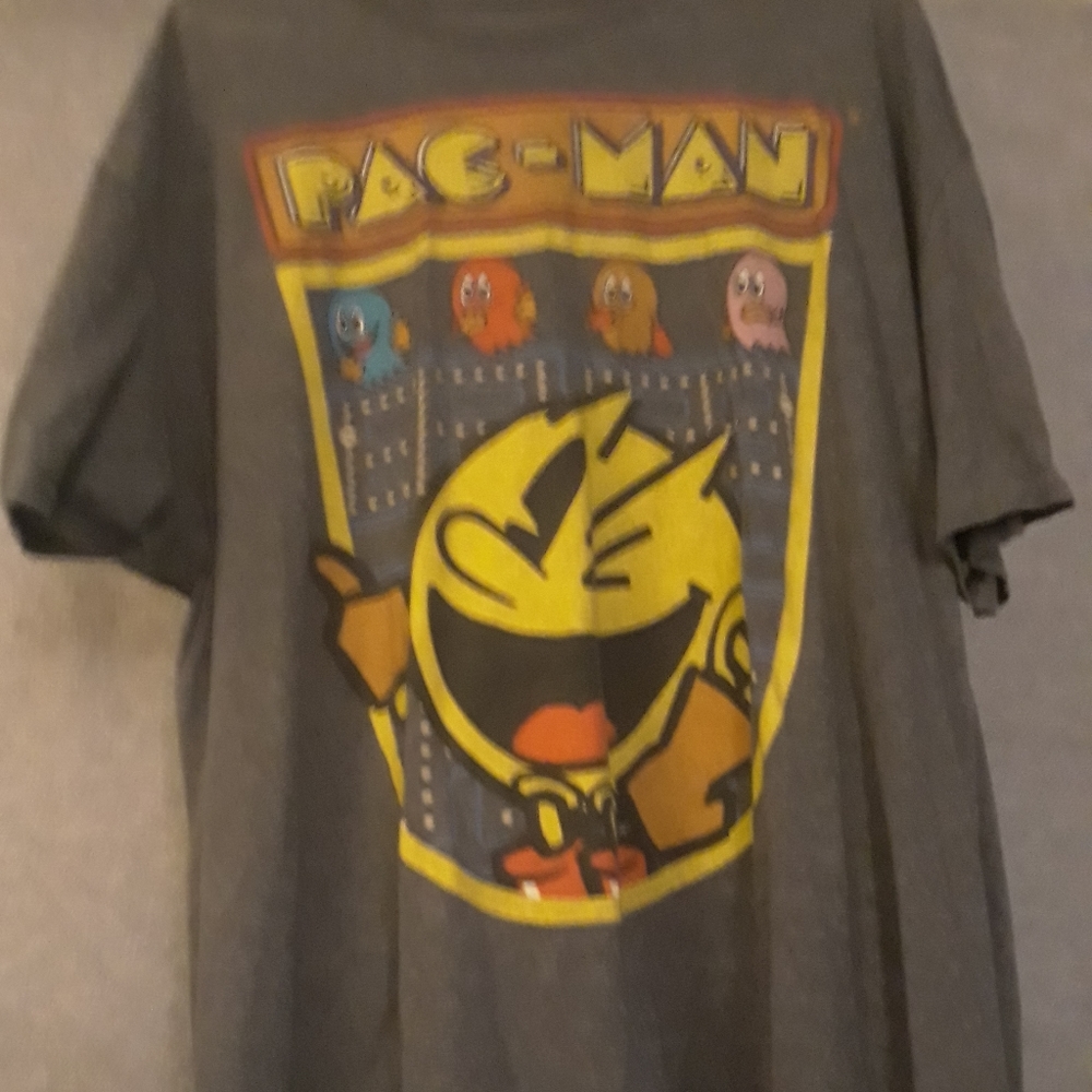 Pac-man graphic tee